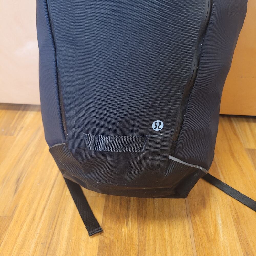 Lululemon More Miles Active Backpack 17L Laptop Hardback Sleek Clean Travel Corp - Picture 2 of 15